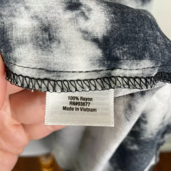 a.n.a. Top Tie-Dyed Boho Tunic Top Lace Up Neckline Sz. 1X - Picture 8 of 9